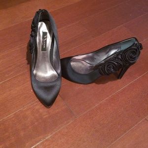 Like new rose embellished pumps